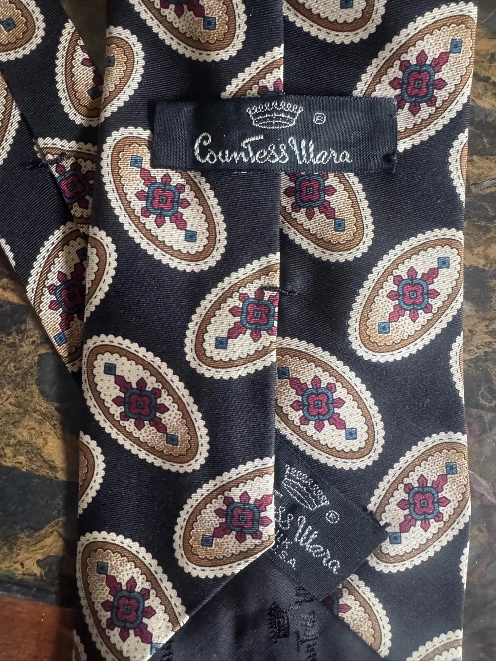 Vintage silk necktie with paisley pattern by Countess Mara